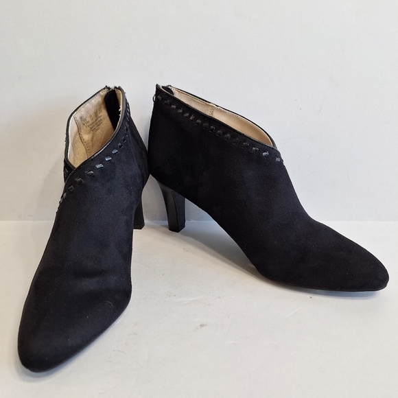 Life Stride Black Faux Suede Academia Preppy Heeled Comfort Ankle Boots Size 9.5 - Picture 3 of 14